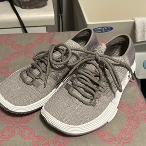 Women’s Under Armour grey tennis shoes size 6